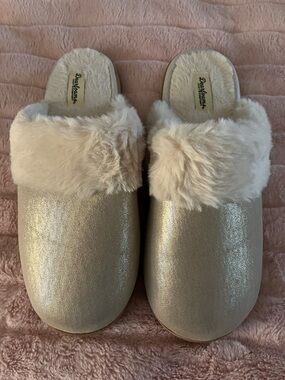 dearfoams Metallic Champagne Faux Fur Clog Slippers